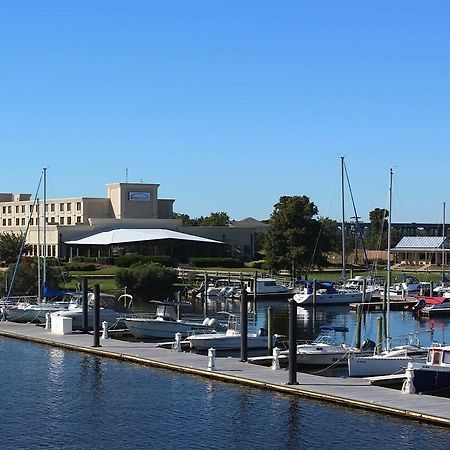 Bridgepointe Hotel & Marina New Bern Bagian luar foto
